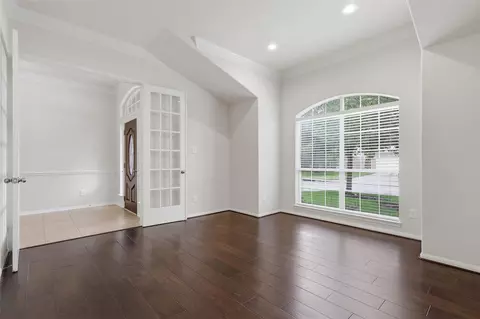 Living - 6403 Pinyon Trail Dr, Spring, TX 77389 photo 2 of 7