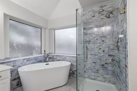 Bath - 6403 Pinyon Trail Dr, Spring, TX 77389 photo 4 of 5