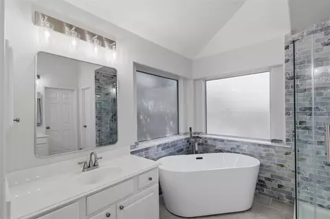 Bath - 6403 Pinyon Trail Dr, Spring, TX 77389 photo 2 of 5