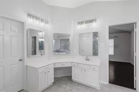 Bath - 6403 Pinyon Trail Dr, Spring, TX 77389 photo 3 of 5