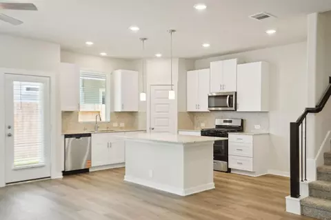 2206 Blue Heron Dr, Kemah, TX 77565