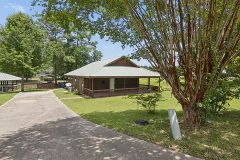 28 Hunters Creek Dr, Huntsville, TX 77340