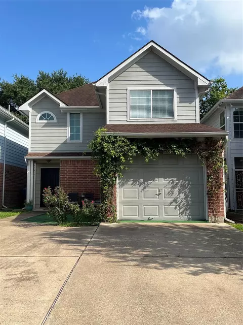 8939 Westbrae Gardens Ct, Houston, TX 77031