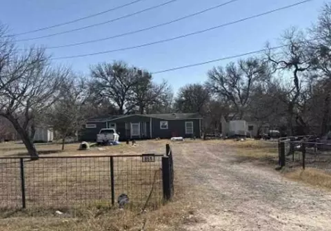 851 Old San Antonio Rd, Dale, TX 78616