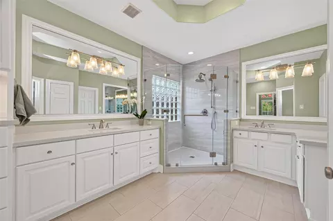 Bath - 8114 Hideaway Run Way, Spring, TX 77389 photo 4 of 4