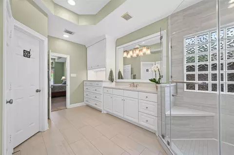 Bath - 8114 Hideaway Run Way, Spring, TX 77389 photo 3 of 4