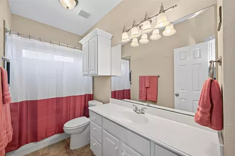 Bath - 8114 Hideaway Run Way, Spring, TX 77389 photo 1 of 4