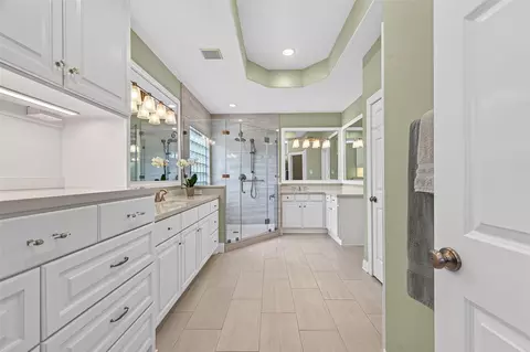 Bath - 8114 Hideaway Run Way, Spring, TX 77389 photo 2 of 4