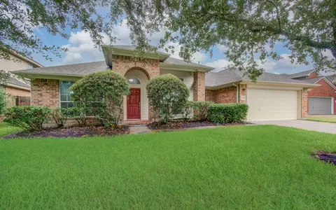 8710 Rocky Knoll Ln, Rosenberg, TX 77469