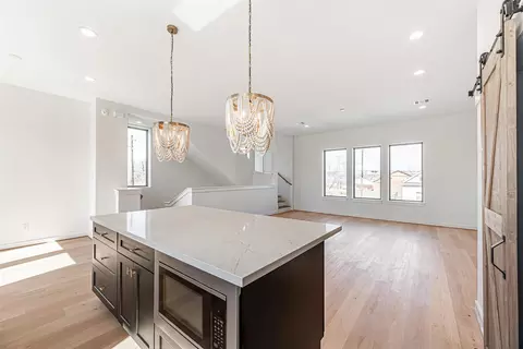 2318 Mills St, Houston, TX 77026