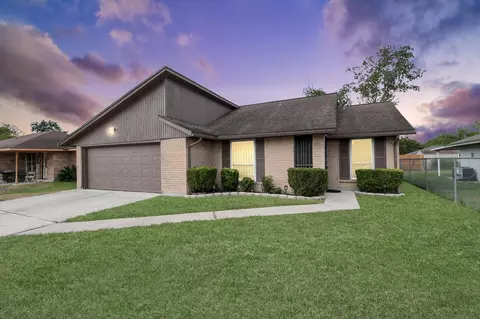 1930 Deerhurst Ln, Houston, TX 77088