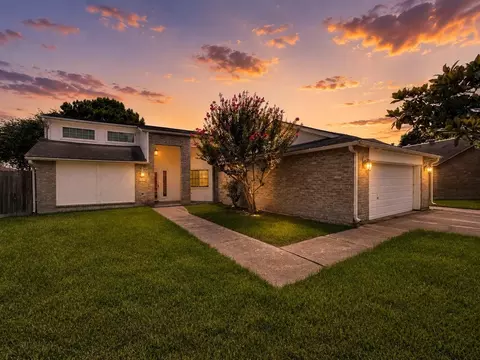 2109 E Linwood Oaks St, Pearland, TX 77581
