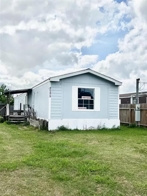 2525 Oyster Creek Bnd, Oyster Creek, TX 77541