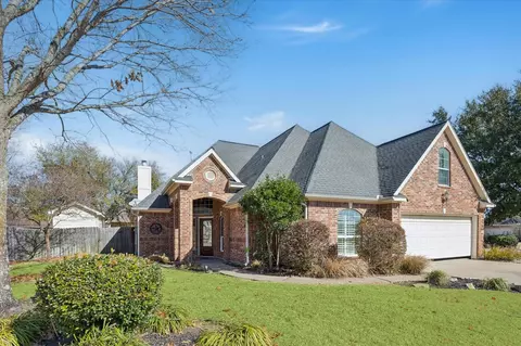 405 Scattered Oaks Cir, Brenham, TX 77833