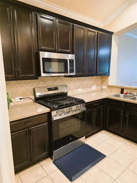 Kitchen - 24039 Clipper Hill Ln, Spring, TX 77373 photo 2 of 2