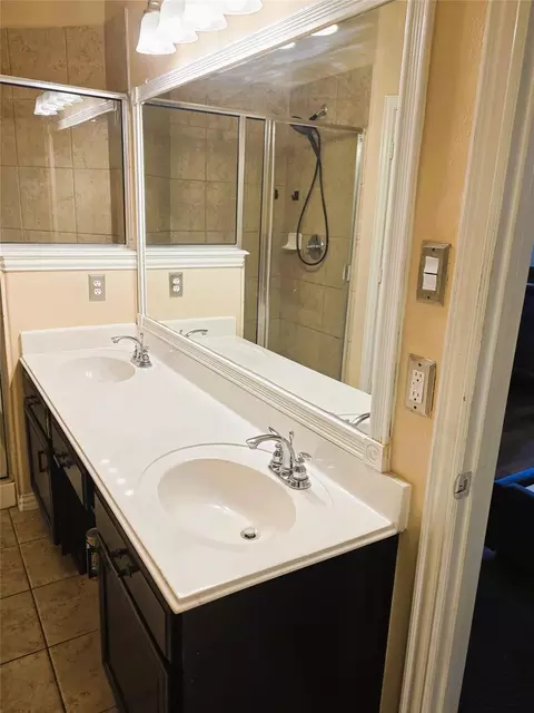 Bath - 24039 Clipper Hill Ln, Spring, TX 77373 photo 2 of 4