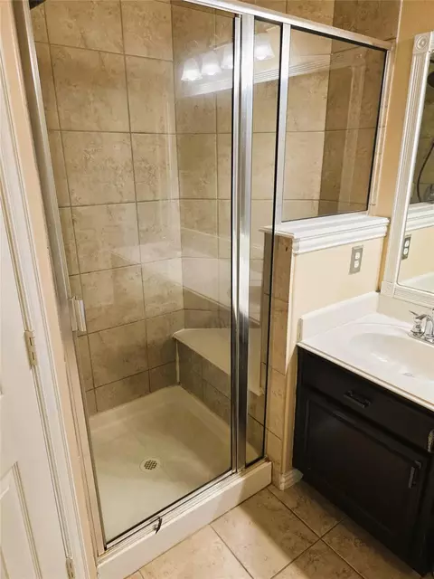 Bath - 24039 Clipper Hill Ln, Spring, TX 77373 photo 3 of 4