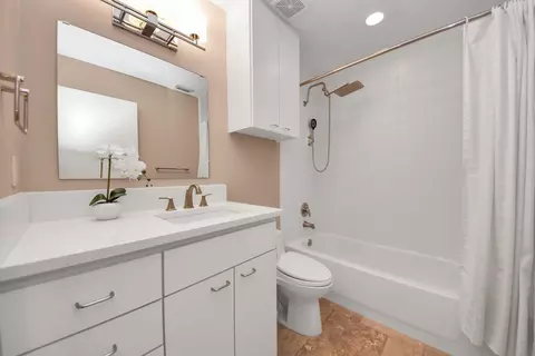 Bath - 6519 Durford St, Houston, TX 77007 photo 1 of 5