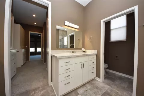 Bath - 6519 Durford St, Houston, TX 77007 photo 2 of 5