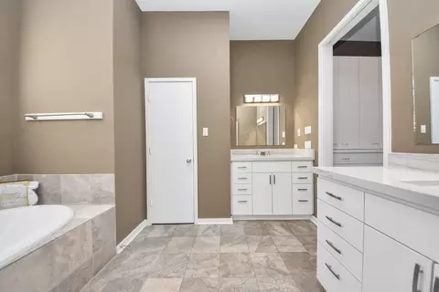Bath - 6519 Durford St, Houston, TX 77007 photo 5 of 5