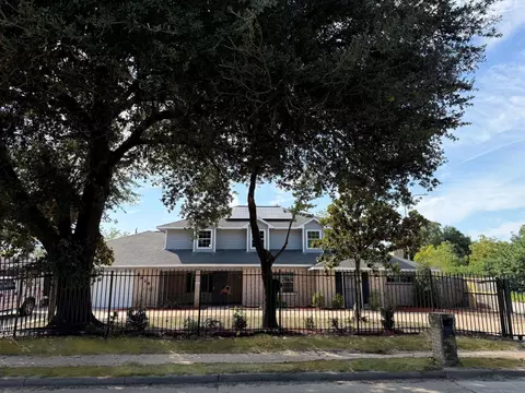 6813 N Wayside Dr, Houston, TX 77028