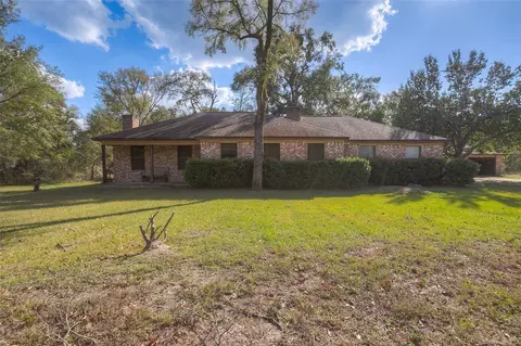 88 Wood Lodge Dr, Huntsville, TX 77320