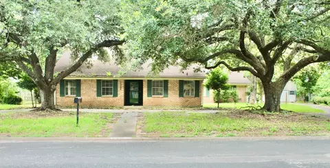 1302 Linwood Dr, Wharton, TX 77488