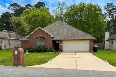 223 Maple Ln, Conroe, TX 77304