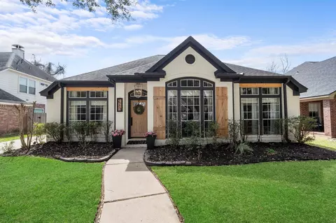 2718 Five Oaks Dr, Missouri City, TX 77459