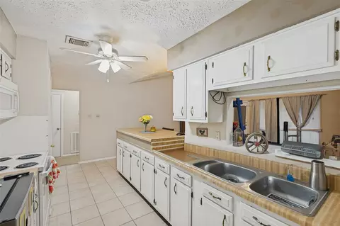 Kitchen - 23618 Wintergate Dr, Spring, TX 77373 photo 2 of 3
