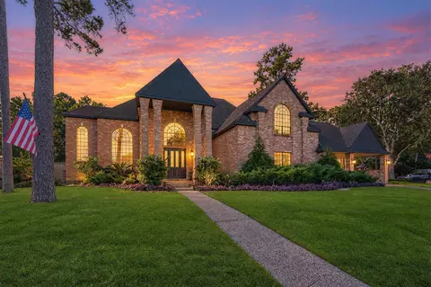 11823 Parkriver Dr, Houston, TX 77070