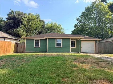 3030 Friar Point Rd, Houston, TX 77051