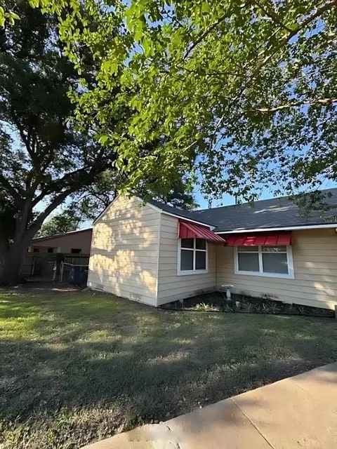 1101 E 30th St, Bryan, TX 77802