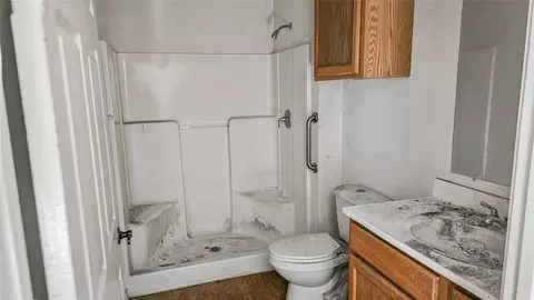 Bath - 1215 Trinlady Park Rd, Trinity, TX 75862 photo 2 of 2