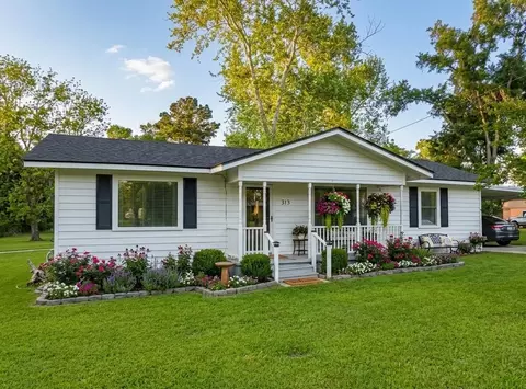 313 S Summer St, Centerville, TX 75833