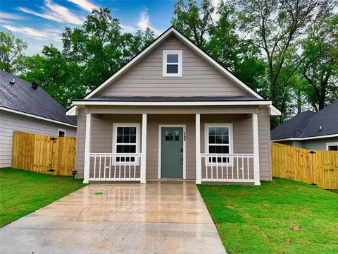 702 W Walnut St, Longview, TX 75601
