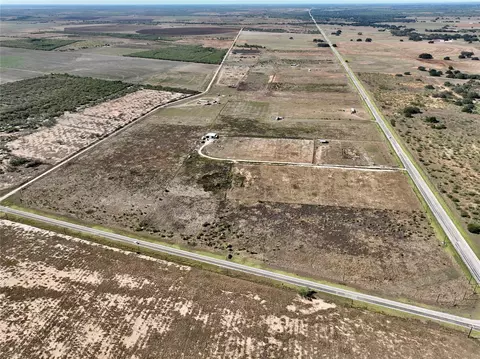 000 Sh 97, Floresville, TX 78114