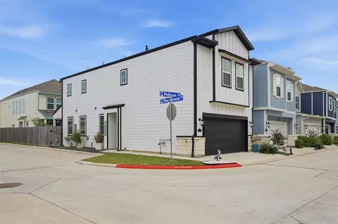 614 Pelican Dr, Kemah, TX 77565