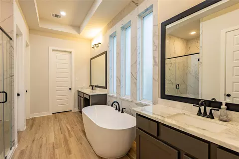 Bath - 2207 Falling Fig Ln, Richmond, TX 77406 photo 1 of 7