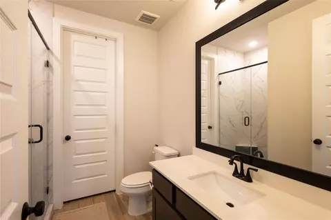 Bath - 2207 Falling Fig Ln, Richmond, TX 77406 photo 3 of 7