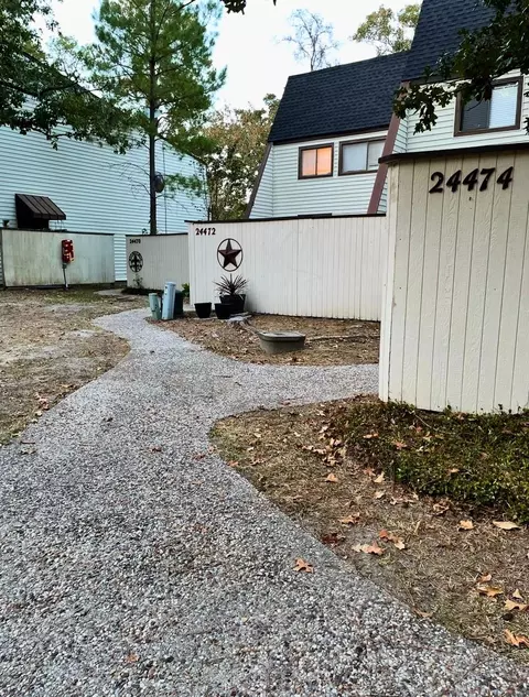 24474 Country Club Dr, Huntsville, TX 77320