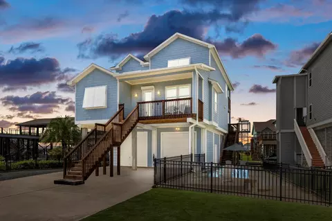 413 Jeanie Lynne Cir, Tiki Island, TX 77554
