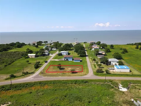 102 Ouisa, Smith Point, TX 77514