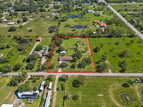 905 28th St, Dickinson, TX 77539