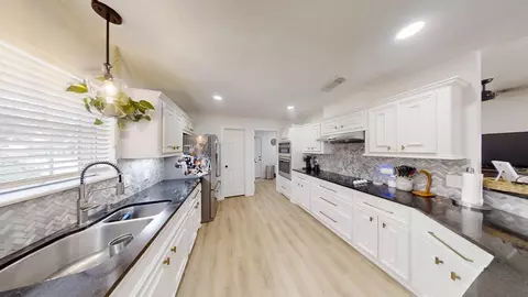 Kitchen - 13934 Dolphin Dr, Willis, TX 77318 photo 2 of 3