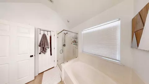 Bath - 13934 Dolphin Dr, Willis, TX 77318 photo 4 of 4