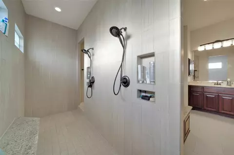 Bath - 34202 Mill Creek Ct, Pinehurst, TX 77362 photo 3 of 5