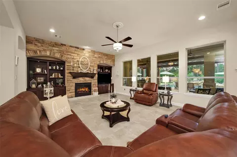 Living - 34202 Mill Creek Ct, Pinehurst, TX 77362 photo 2 of 4