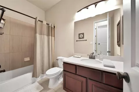 Bath - 34202 Mill Creek Ct, Pinehurst, TX 77362 photo 4 of 5