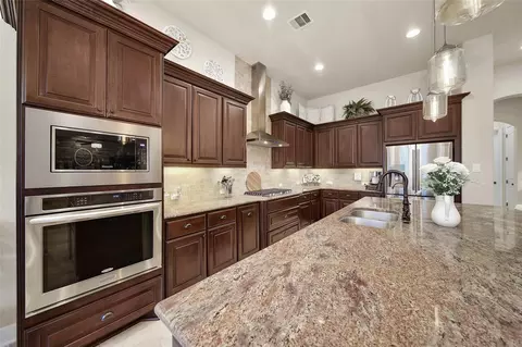 Kitchen - 34202 Mill Creek Ct, Pinehurst, TX 77362 photo 4 of 4